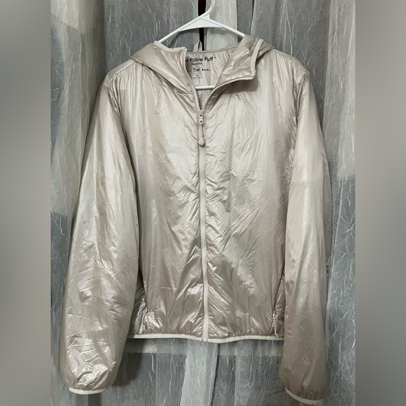 Aritzia Jackets & Blazers - Aritzia TNA pillow puff